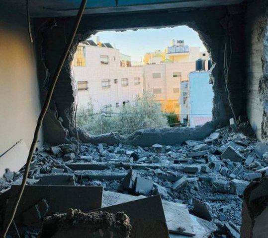 الاحتلال يفجر منزل الشهيد حسن قفيشة في الخليل