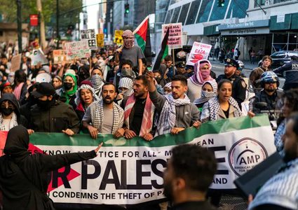 نيويورك: متظاهرون يعترضون موكب الرئيس الأميركي احتجاجا على استمرار الحرب في غزة