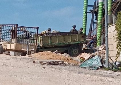 الاحتلال يطرد عمالاً من منزلاً قيد الانشاء في سلفيت