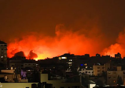 شهيد ومصابون اثر استهداف طائرة مسيرة لشبان في مجمع ناصر الطبي