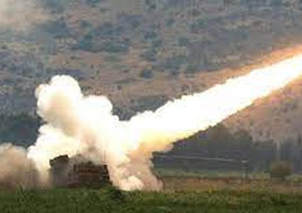 إطلاق عشرات الصواريخ من لبنان على مواقع في شمال إسرائيل