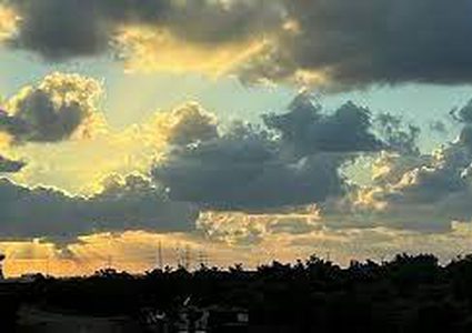 حالة الطقس: انخفاض طفيف على درجات الحرارة وتوقع زخات مطرية خفيفة