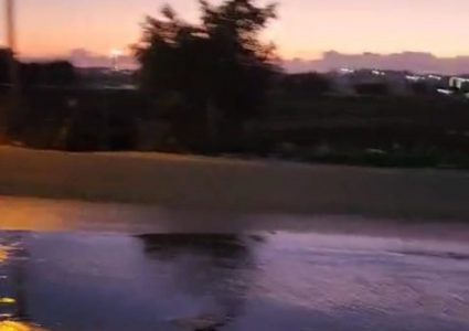 مستوطنو "ليشيم" يغرقون المنطقة الشرقية بدير بلوط بالمياه العادمة