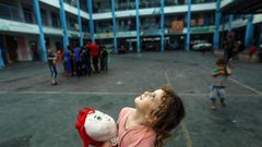 لازاريني: 1.5 مليون طفل غير قادرين على تلقي التعليم في غزة