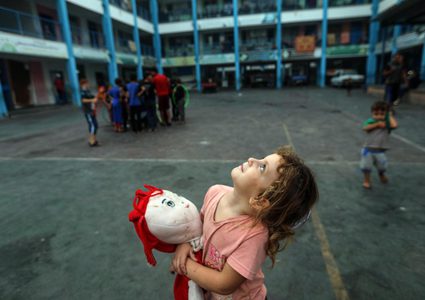 لازاريني: 1.5 مليون طفل غير قادرين على تلقي التعليم في غزة