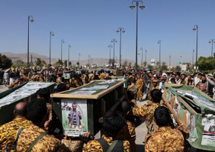 "الحوثي" تعلن استشهاد 17 من ضباطها بغارات أمريكية وبريطانية