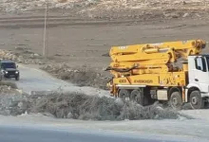 الاحتلال يستولي على "مضخة باطون" من قرية رافات