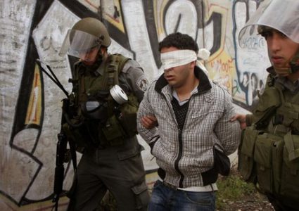 الاحتلال يعتقل خمسة مواطنين من إذنا غرب الخليل