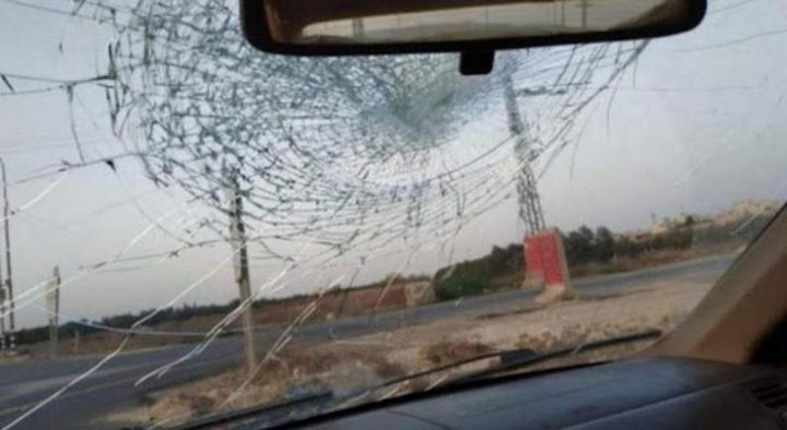مستوطنون يهاجمون مركبات المواطنين شمال غرب نابلس