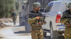 قوات خاصة إسرائيلية تعتقل شابا من رام الله