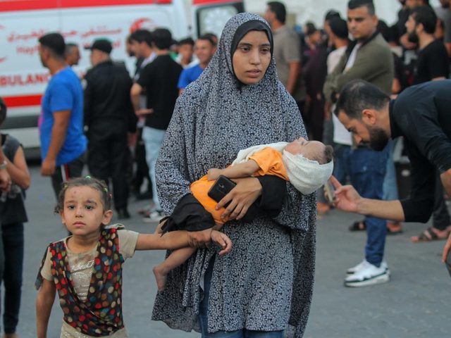 أوضاع مأساوية تعيشها نساء غزة في ظل انعدام الرعاية الصحية