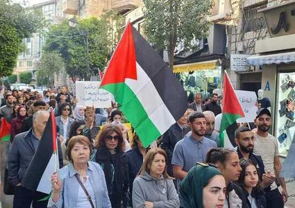 رام الله: وقفة تضامنية مع طواقم الهلال الاحمر بغزة