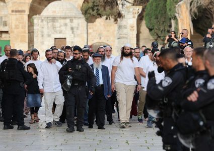 عشرات المستوطنين يقتحمون المسجد الأقصى