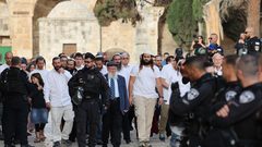 عشرات المستوطنين يقتحمون المسجد الأقصى