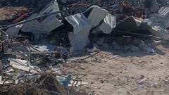 أثار الدمار التي خلفها الاحتلال في مناطق شارع صلاح الدين وشارع العشرين شرق مخيم النصيرات وسط قطاع غزة.