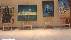 لوحات لفنانين من غزة في معرض محمود درويش بمدينة رام الله، من بينها لوحة للشهيدة الرسامة هبة زقوت