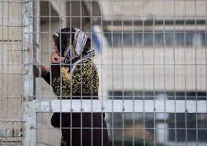 الاحتلال يفرج عن معتقلة من سكان الخليل ويضرحلها إلى غزة