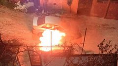 مستوطنون يصيبون شابا وطفلا بالرصاص ويحرقون منزلا ومركبة في عصيرة القبلية