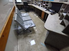 مياه الصرف الصحي تتسرب إلى قسم الطوارئ في مجمع ناصر الطبي جراء تدمير جيش الاحتلال للبنية التحتية