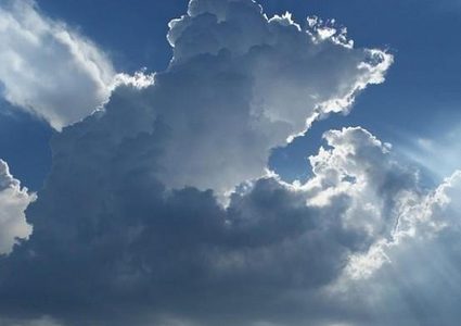 حالة الطقس: غائم جزئيا ومنخفض جوي مساء