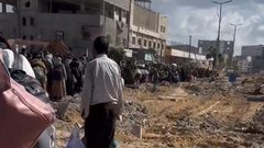 الاحتلال يجبر النازحين بمجمع ناصر الطبي على الخروج