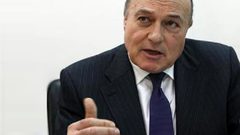 بشارة: اتفاق المقاصة عالق وعلينا التعايش مع 30% من الدخل