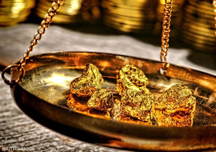 تراجع الذهب دون مستوى 2000 دولار