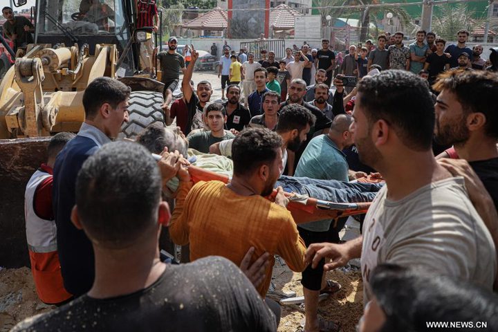 10 شهداء في قصف الاحتلال لمنزلين في مخيم النصيرات وسط قطاع غزة