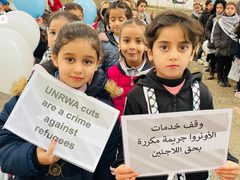 مدرسة الخديجية في نابلس تنظم وقفة تضامن مع غزة ورفضا لتقليص دعم وكالة "الأونروا"