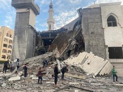 آثار الدمار بمسجد مدينة حمد ومحيطه غرب خانيونس بعد قصف الاحتلال