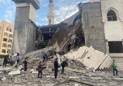 آثار الدمار بمسجد مدينة حمد ومحيطه غرب خانيونس بعد قصف الاحتلال