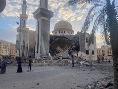 آثار الدمار بمسجد مدينة حمد ومحيطه غرب خانيونس بعد قصف الاحتلال