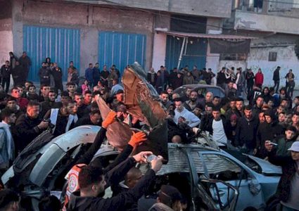 شهداء وجرحى في قصف الاحتلال لمركبة في غزة