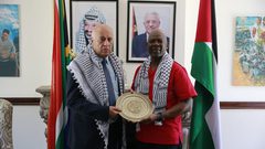 الرجوب يضع أمين عام الحزب الشيوعي لجنوب أفريقيا في اخر المستجدات