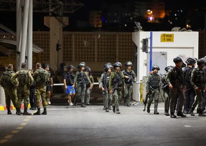 وسط اندلاع مواجهات في المخيم الاحتلال حاجزي الزعيم وشعفاط