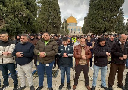 25 ألفا يؤدون صلاة الجمعة في المسجد الأقصى