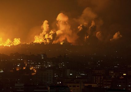 10 شهداء في قصف الاحتلال منزلا وأرضا وسط وجنوب قطاع غزة