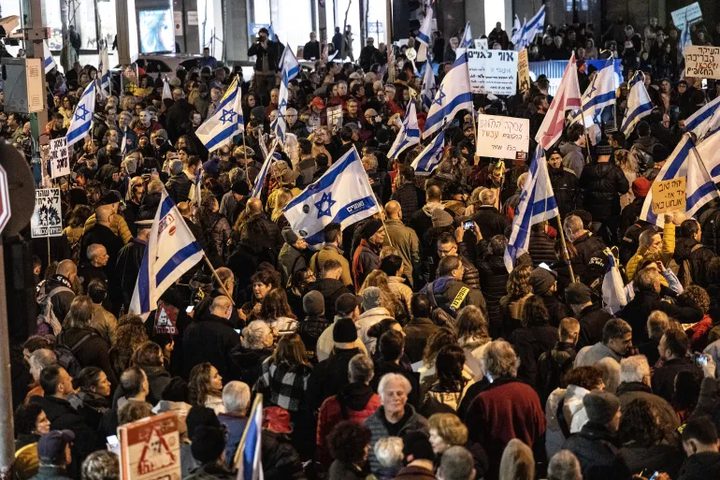 مظاهرات إسرائيلية تطالب بالإفراج عن المحتجزين وإجراء انتخابات برلمانية