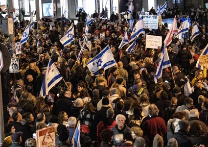 مظاهرات إسرائيلية تطالب بالإفراج عن المحتجزين وإجراء انتخابات برلمانية