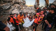 انتشال جثامين 10 شهداء من غزة وخان يونس