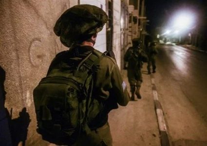 قوات الاحتلال تقتحم حي جبل أبو رمان بمدينة الخليل