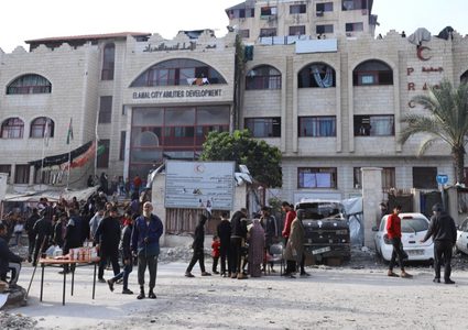 الهلال الأحمر: الاحتلال يقصف الطابق الثالث من مستشفى الأمل