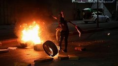 الاحتلال يعتقل شابا من مخيم شعفاط وسط اندلاع مواجهات