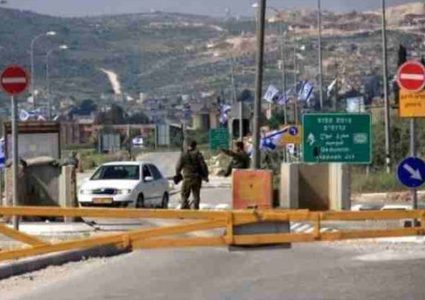 الاحتلال يغلق حاجز بيت فوريك شرق نابلس