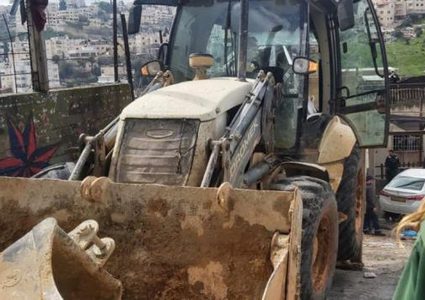 مستعمرون يسيّجون أراضي في بلدة سلوان تمهيدا للاستيلاء عليها