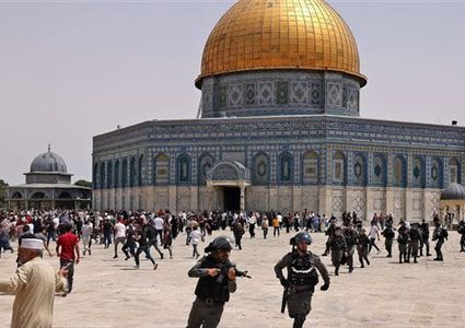 هل ينبىء تقييد دخول الفلسطينيين للأقصى بانتفاضة جديدة؟