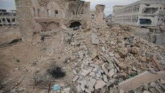 ركام المنازل المدمرة يبتلع مدخرات أهالي قطاع غزة