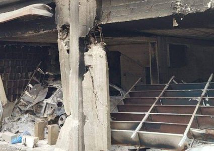 تدمير دار نشر ومكتبة في حي الشيخ رضوان في قطاع غزة جراء القصف المتواصل على غزة