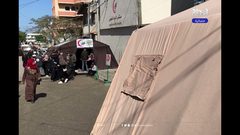 مستشفى في رفح يقاوم الازدحام بخيام لاستقبال المرضى