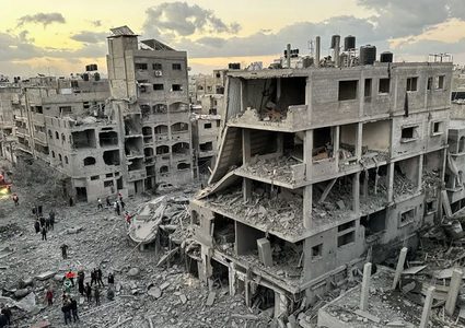 الحرب في اليوم 137 : شهداء بالعشرات وأحزمة نارية بغزة وخان يونس